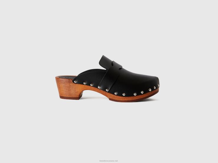 Clogs With Studs B4BF793 Benetton Women Black