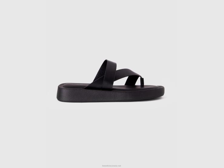 Flip-Flops With Crossed Bands B4BF800 Benetton Women Black